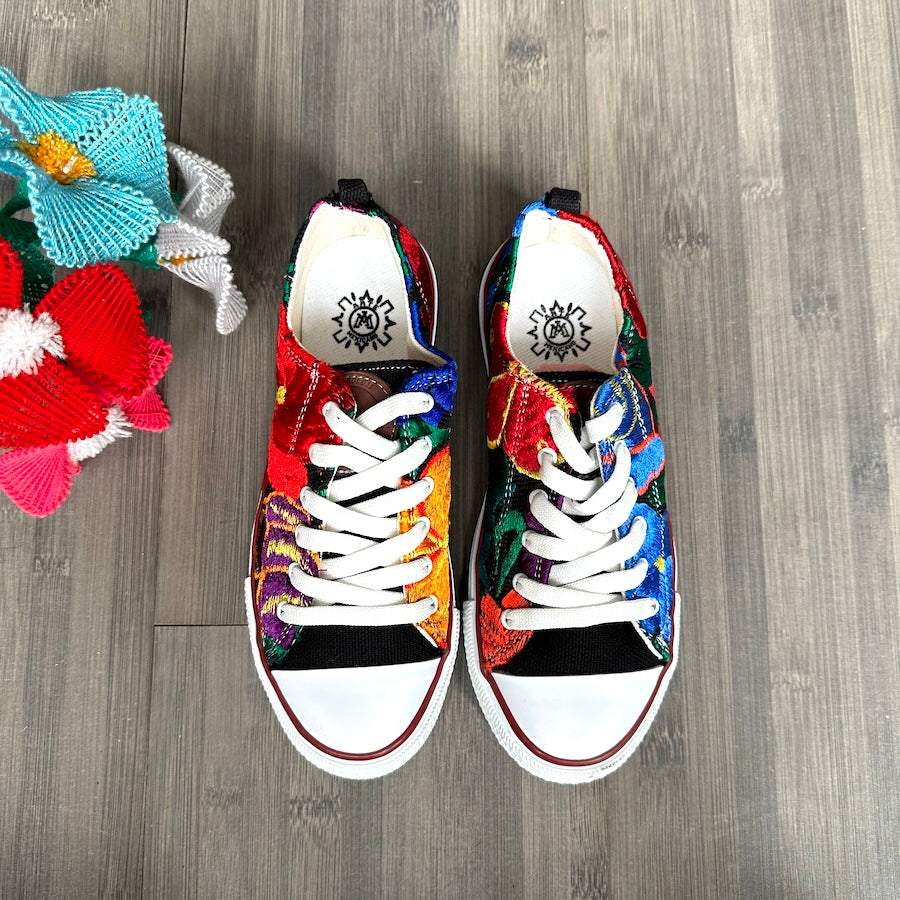 Embroidered Wmns Sneakers (US 6)