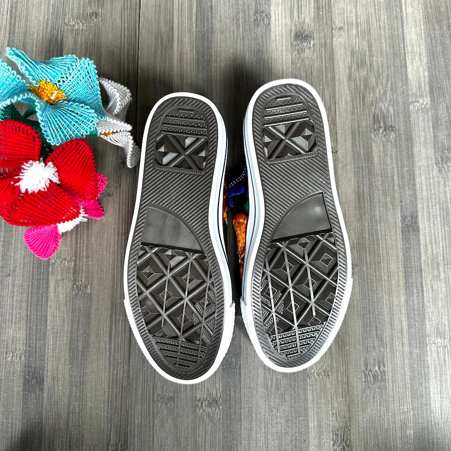 Embroidered Wmns Sneakers (US 6)
