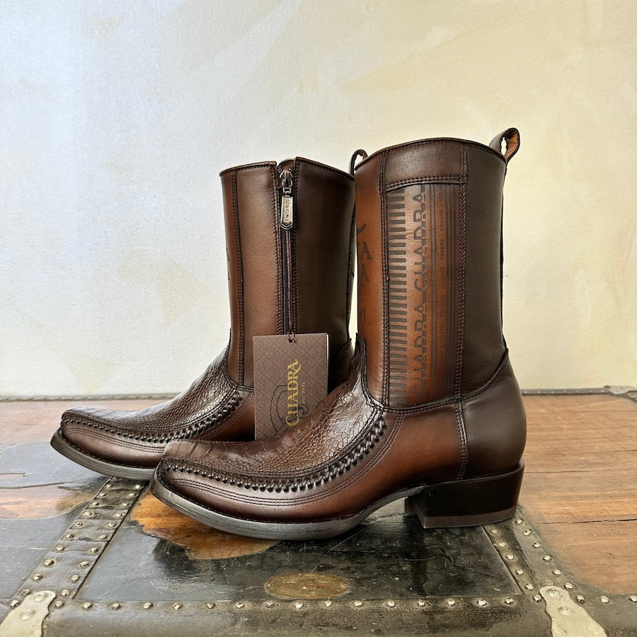 Men's Brown leather boots with engraved details - 1J2ERS - Cuadra Shop