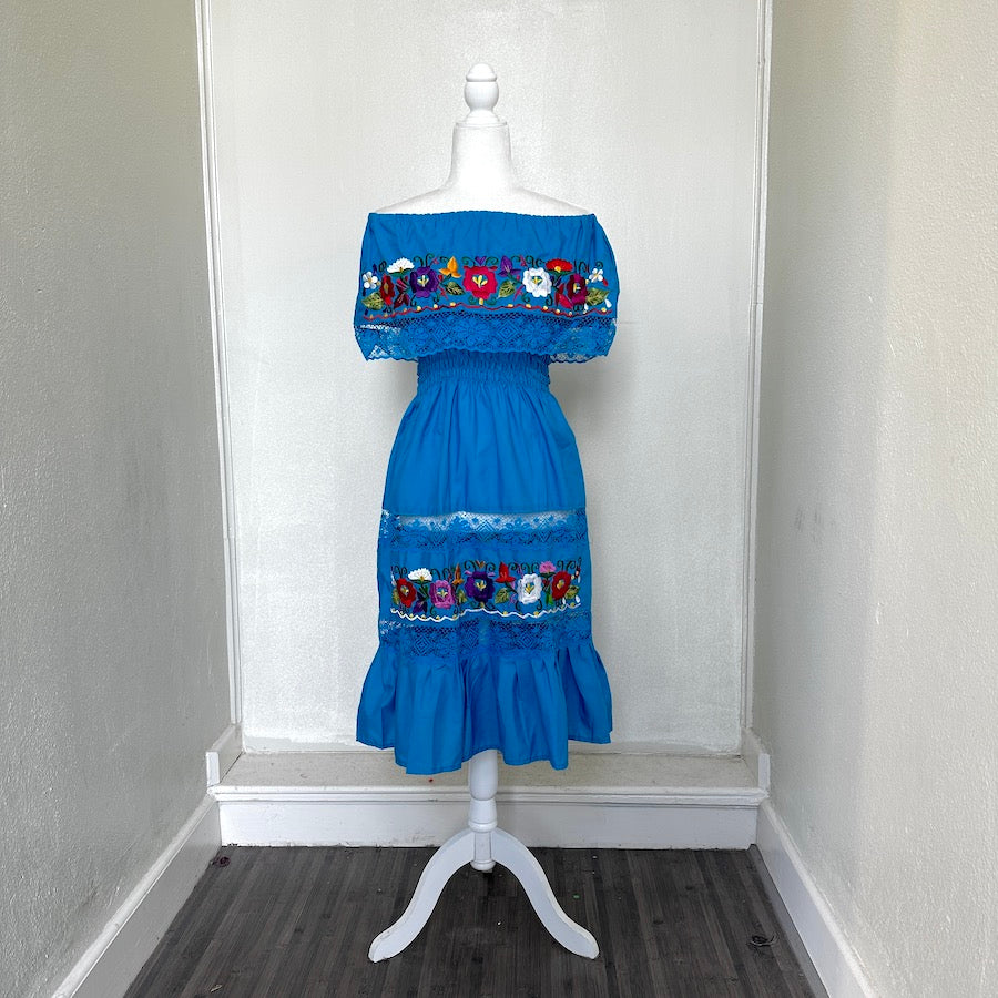 Floral Embroidered Dress ( M )