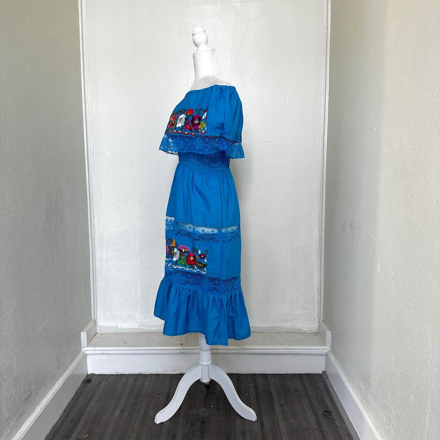 Floral Embroidered Dress ( M )