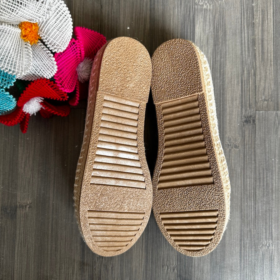 Sary's Aztec Flats ( US 6 )