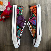 Embroidered Wmns Sneakers ( US 9 )