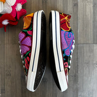 Embroidered Wmns Sneakers ( US 7  )