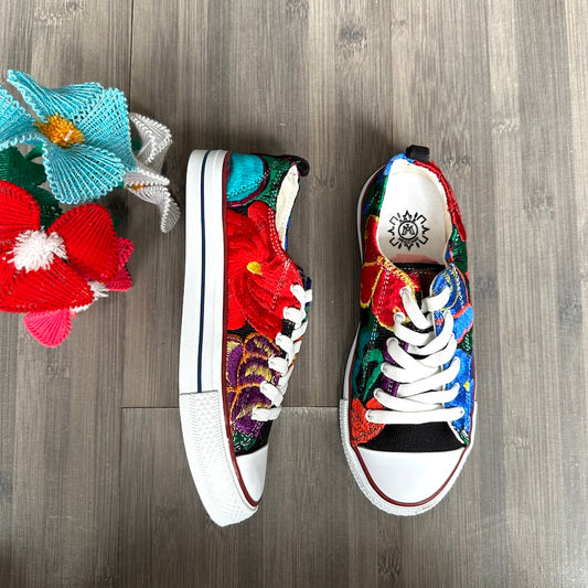 Embroidered Wmns Sneakers (US 6)