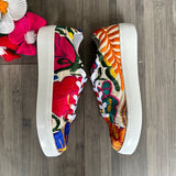 Embroidered Wmns Sneakers ( US 7 )