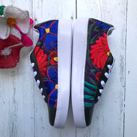 Embroidered Wmns Sneakers ( US 8 )