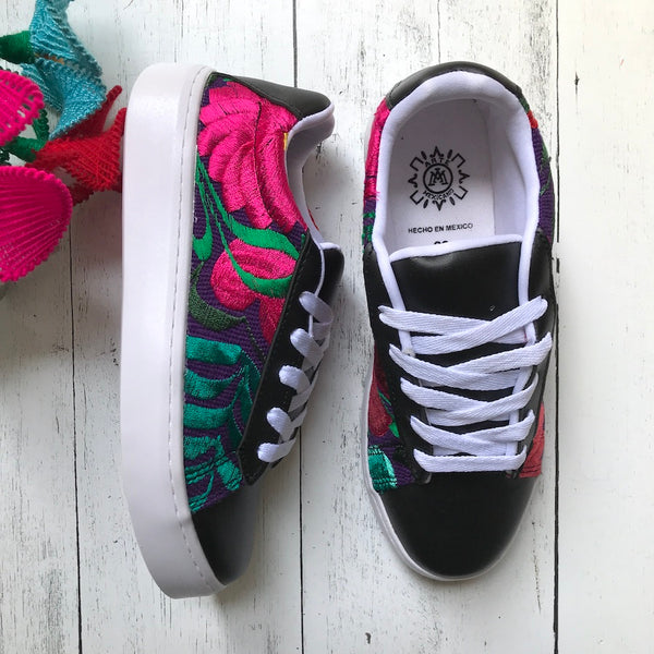 Embroidered Wmns Sneakers ( US 6 )