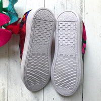 Embroidered Wmns Sneakers ( US 6 )